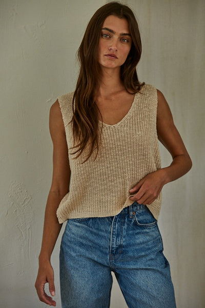 Allende Vest Top