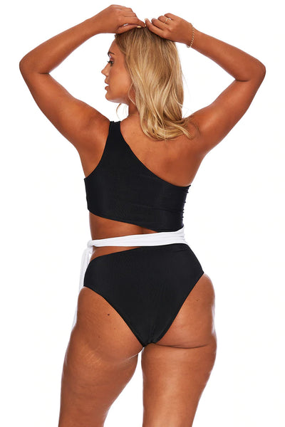 CARLIE ONE PIECE BLACK & WHITE