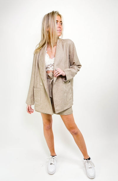 SHORTS WITH ELASTICIZED WAIST AND POCKETS