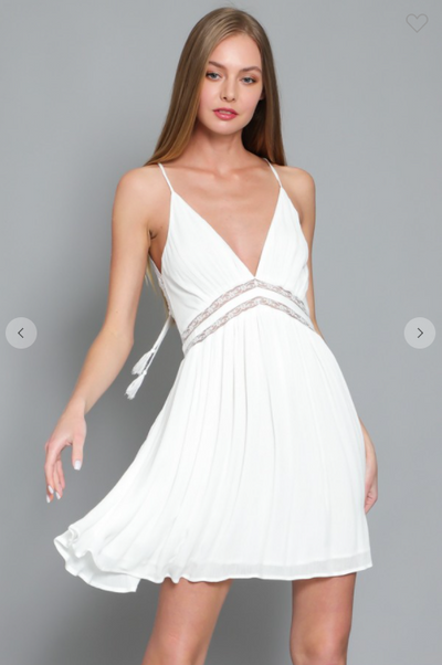 SHORT GAUZY DRESS W/ OPEN BACK LACE TRIM