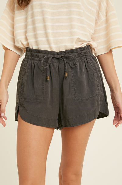 TENCEL DRAWSTRING MINI SHORTS WITH POCKETS