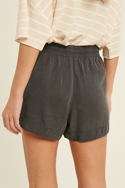 TENCEL DRAWSTRING MINI SHORTS WITH POCKETS