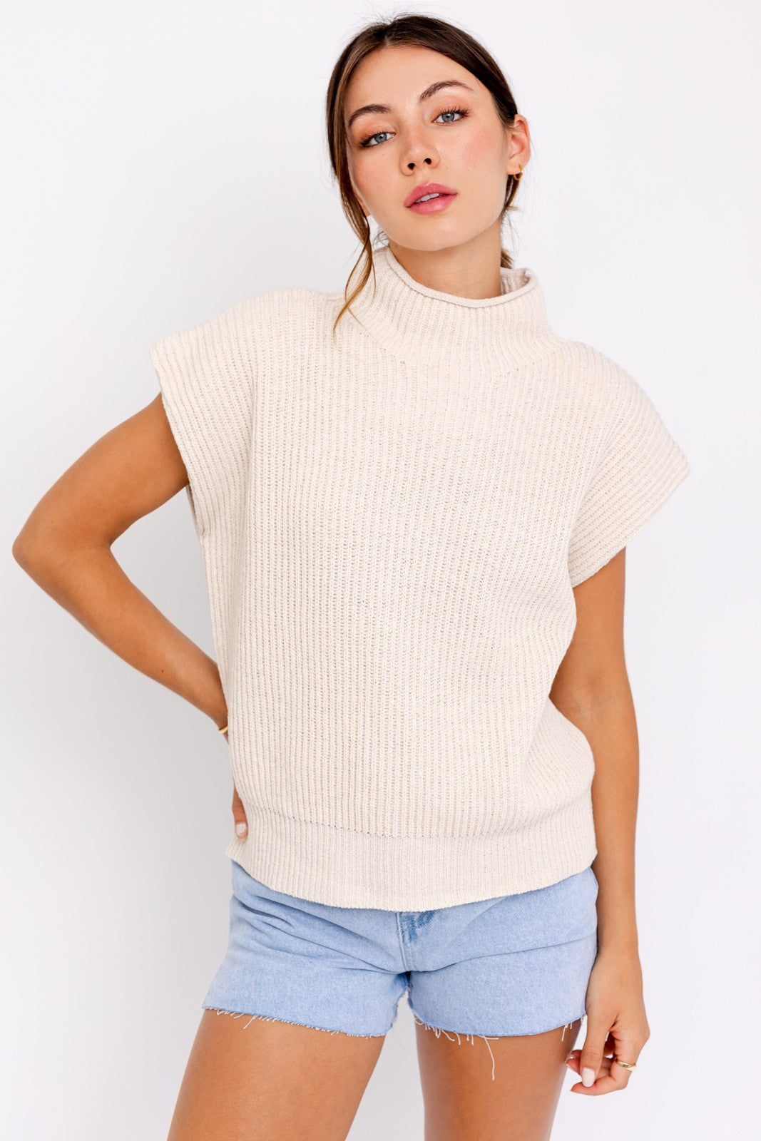 TURTLE NECK POWER SHOULDER SWEATER VEST