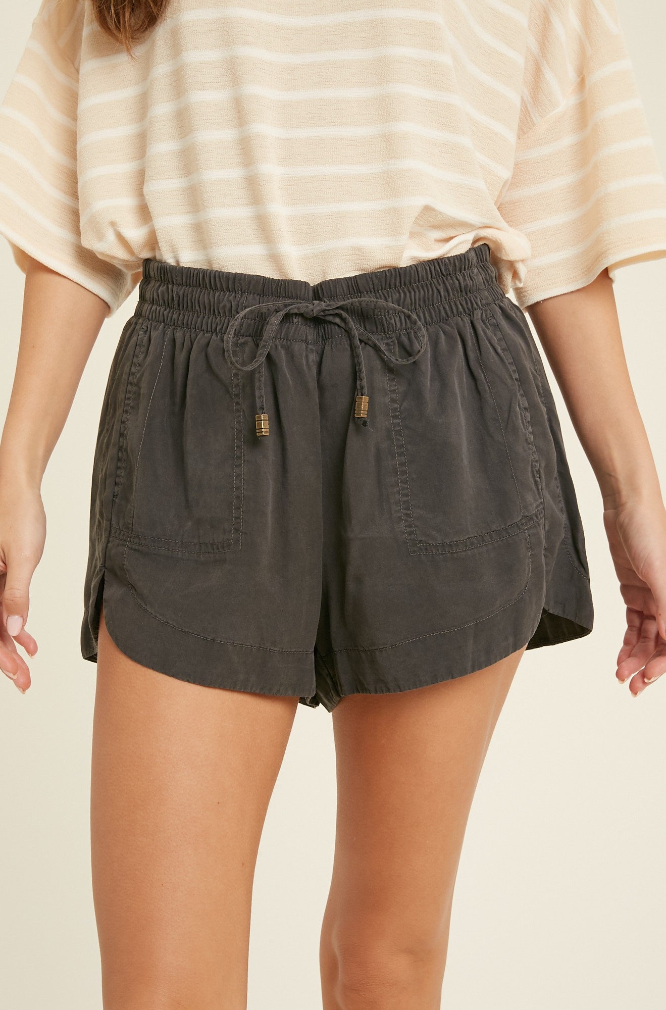 TENCEL DRAWSTRING MINI SHORTS WITH POCKETS